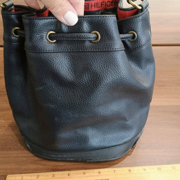 Tommy Hilfiger Black Leather Bucket Bag - Picture 5 of 10